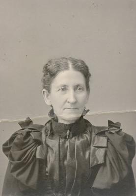 Portrait of woman, possibly Mrs. D.C. Anderson
