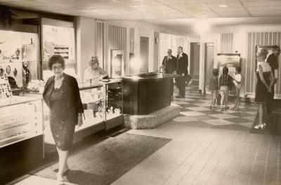Unidentified persons in the Hotel Hayes